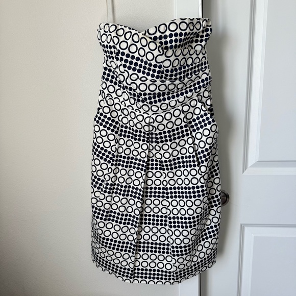 Outback Red Dresses & Skirts - Outback Red Strapless Navy and White Dress Size 8 Circles Polka Dots Pockets